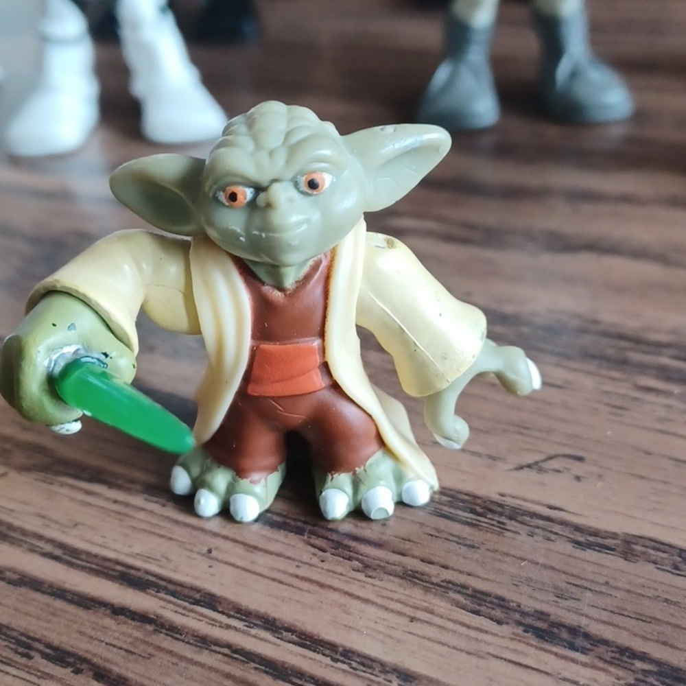 Hasbro Star Wars Yoda Action Figure 2011
